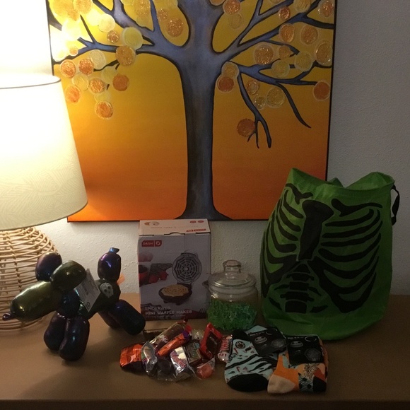 New Halloween Bundle - Picture 1 of 7